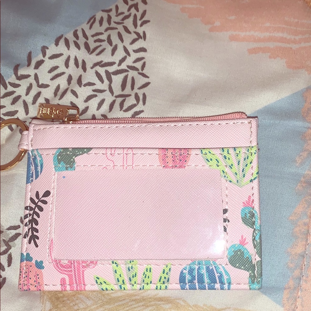 Cute wallet, great for a night out in the town.
